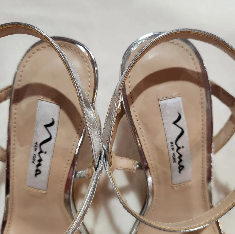 Nina Noga Silver Metalic Foil Evening Sandals, New in Box, Size 5 - Picture 4 of 9